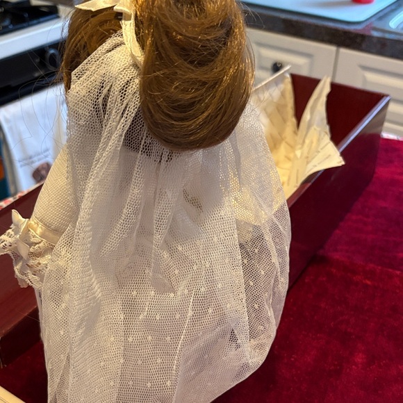 Danbury Mint Annie Porcelain Bride Doll with Veil Blue Flower like new vintage
